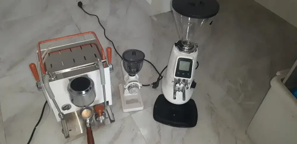 coffee machine  dan coffe grinder
