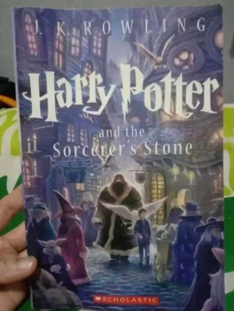 Novel HARRY POTTER AND THE SORCERER'S STONE JK Rowling