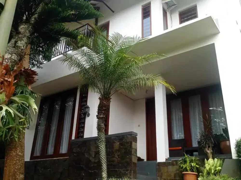 dijual rumah villa 2 lantai dengan Private Pool siap huni di Resort Dago pakar Bandung