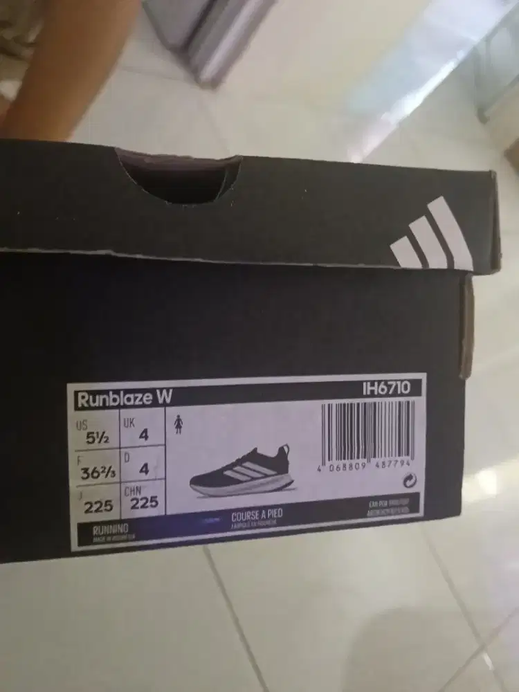 Dijual sepatu adidas