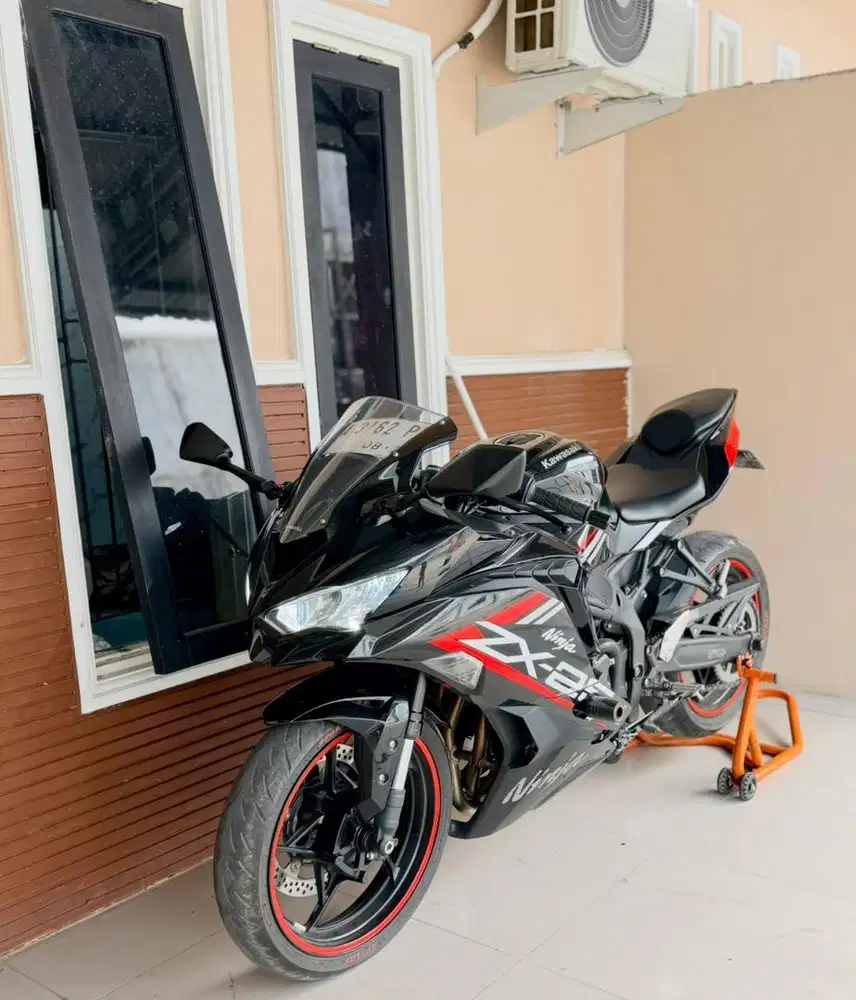 Dijual ZX25R TIPE TERBARU SPEDO TFT PEMAKAIAN TERAWAT