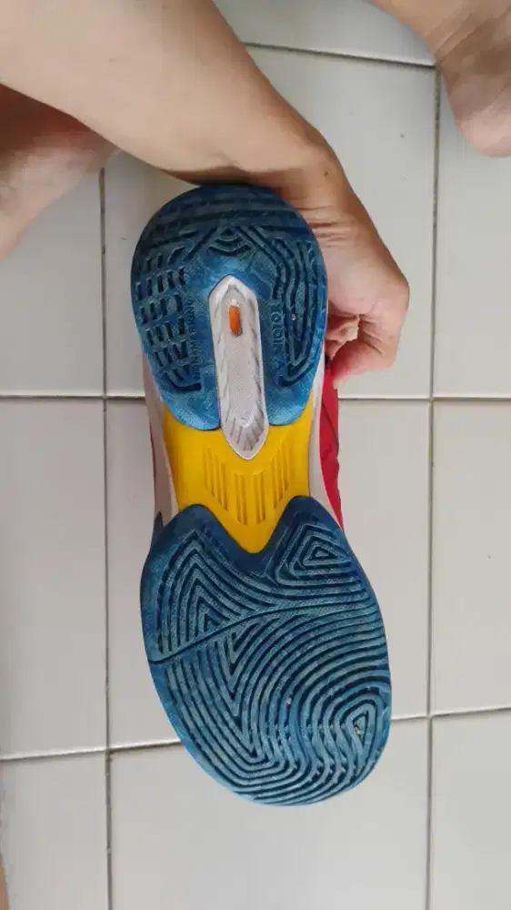 One piece sepatu badminton victor limited edition