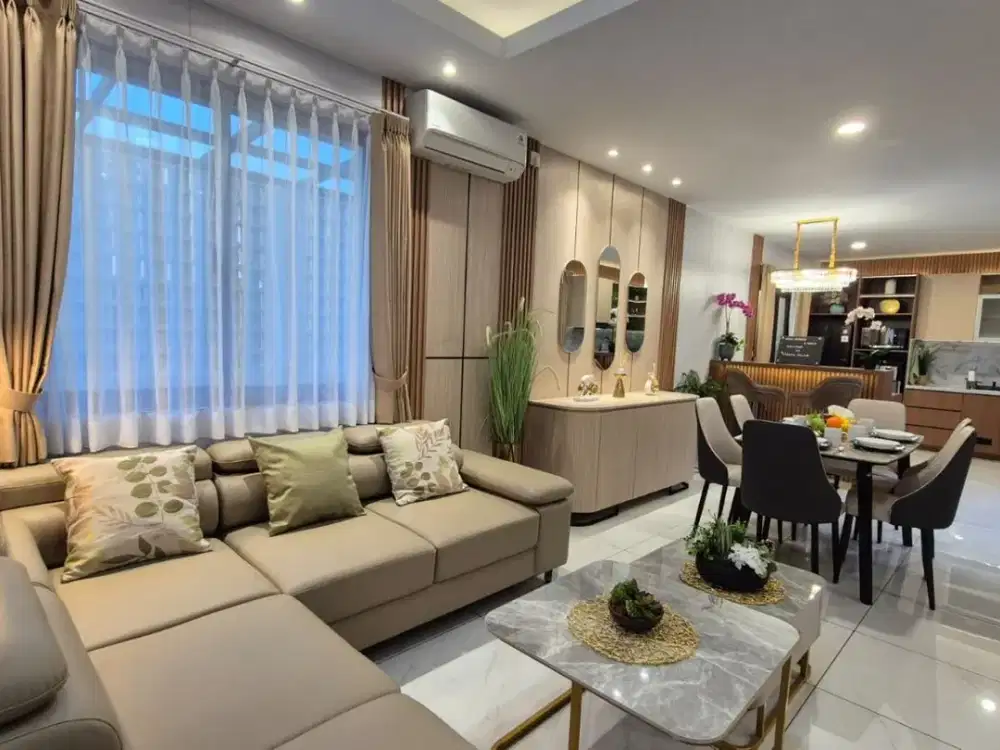 Dijual Rumah 4 kamar Tidur, Full Furnish, Ada kolam Renang, Kota Baru Parahyangan