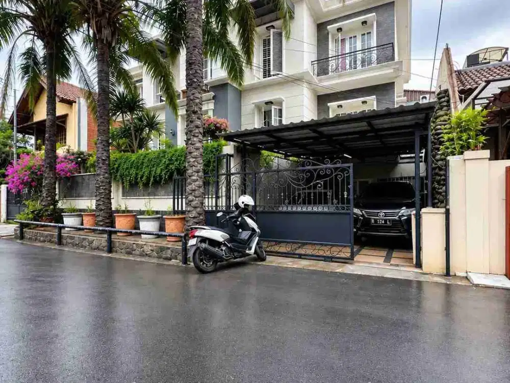 Rumah Mewah Semi Furnished di Cempaka Putih