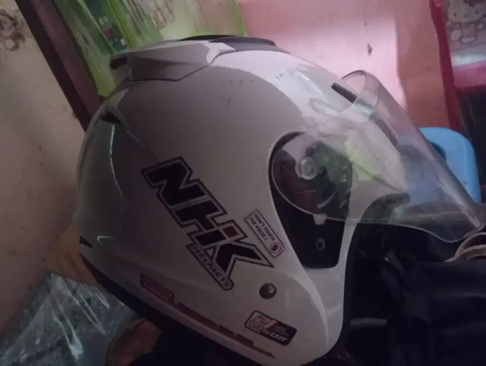 Helm nhk r1 putih