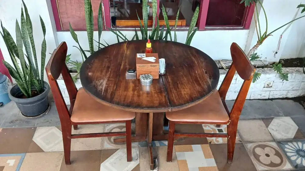 Dijual 1 set meja kursi cafe