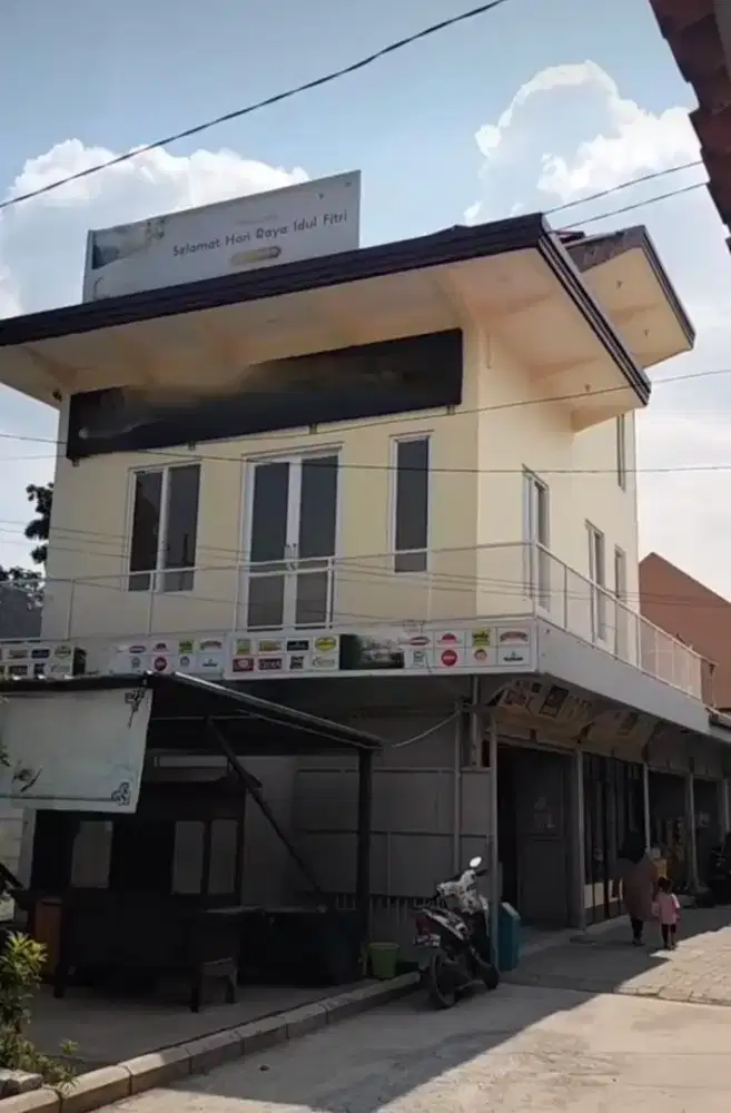 Disewakan Cepat Ruko 3 Lantai Lokasi strategis BISA NEGO