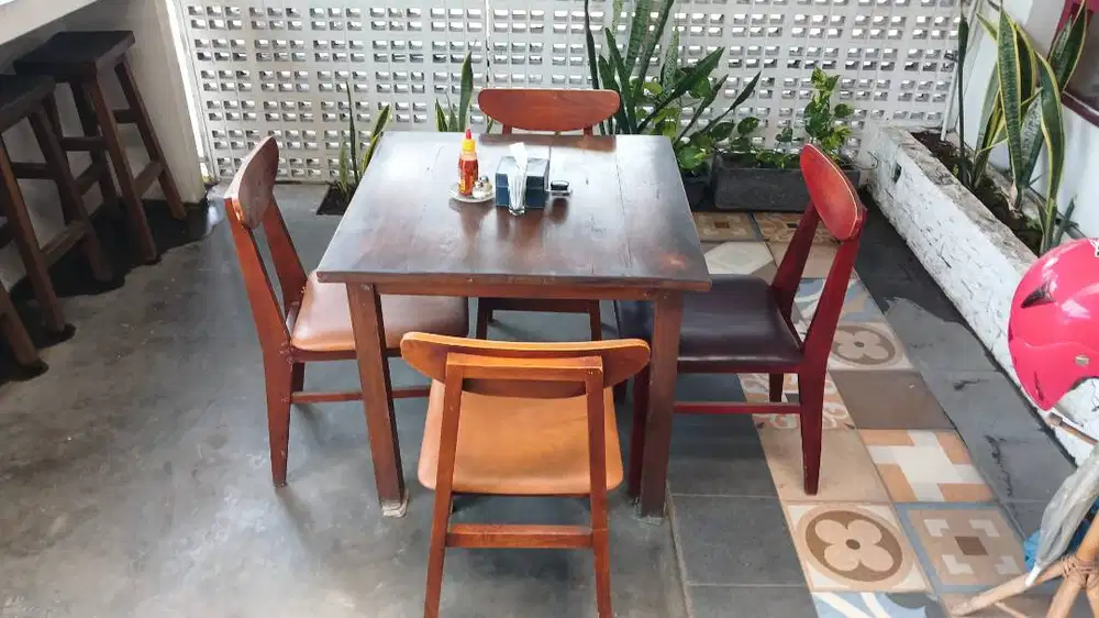Dijual 1 set meja kursi cafe