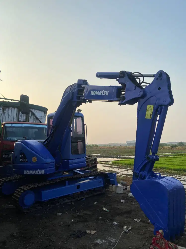 Excavator Komatsu PC75UU 2016