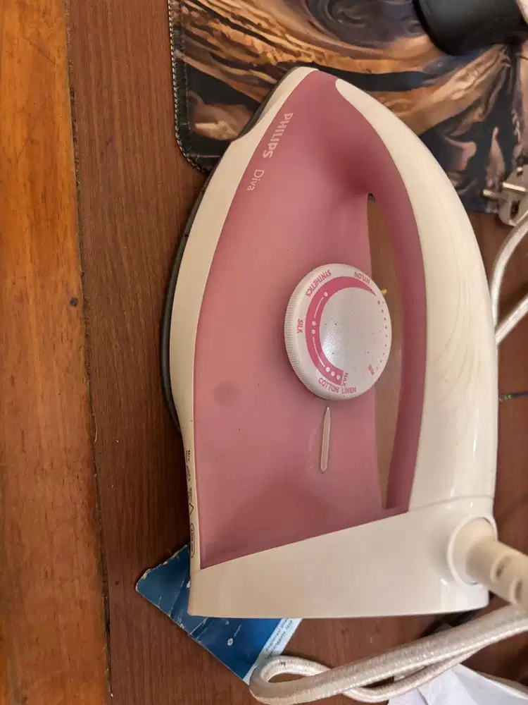 Setrika Philips Diva GC122/47