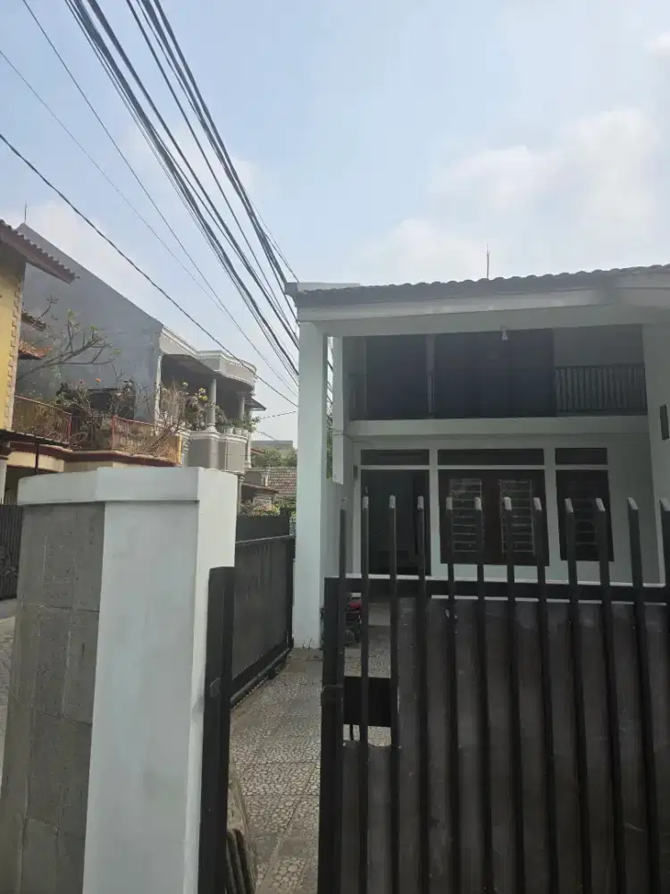 Di kontrakan rumah 2 lantai di taman asri blok g