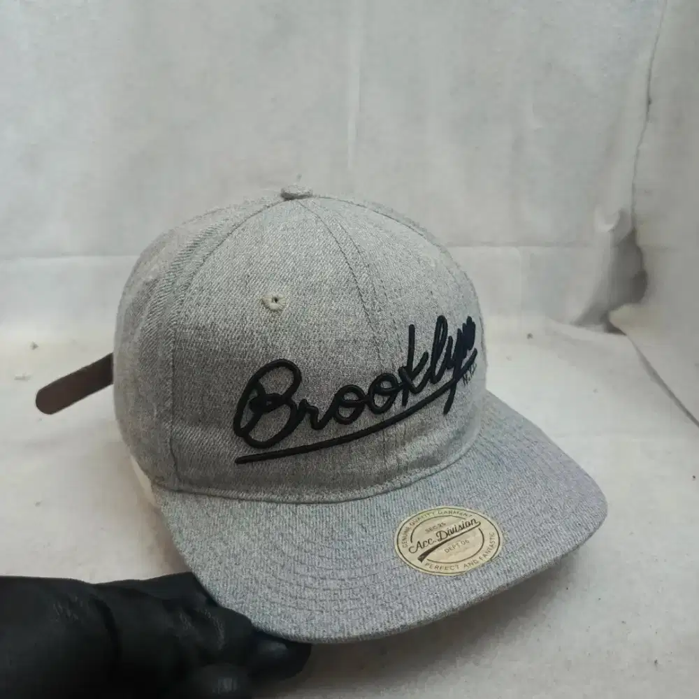 Topi Snapback H&M Brooklyn NYC Grey Wool Felt Strap Leather Casual Ori