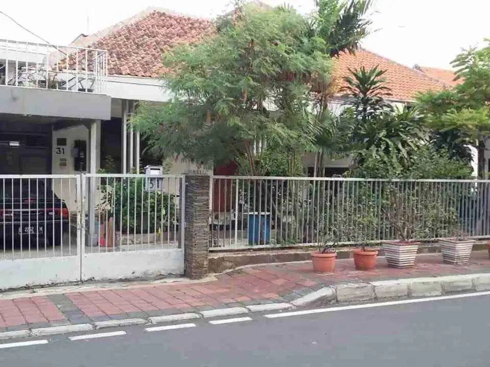 Jual murah! rumah hitung tanah Cocok kosan Cikini Menteng Jakpus