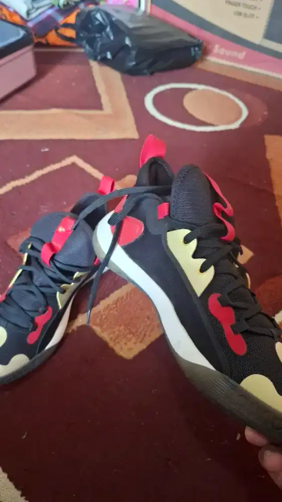 Sneaker For sale