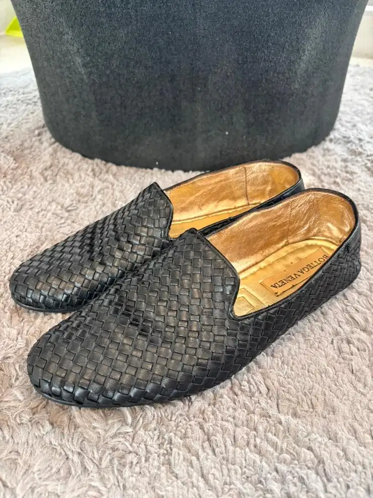 Sepatu bottega veneta size 43