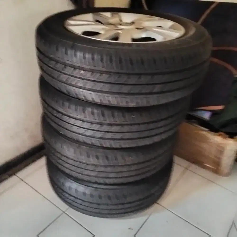 Velg dan Ban Bekas Nissan Evalia 4 velg + Ban 99,5% merk Brigestone