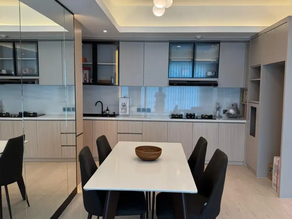 Apartemen The Kensington Royal Suites HOOK Luas 79sqm, Rp. 2.6m (Nego), Meja Makan & Sofa Cellini, Baru, Terbaik di Kelasnya, Dijamin