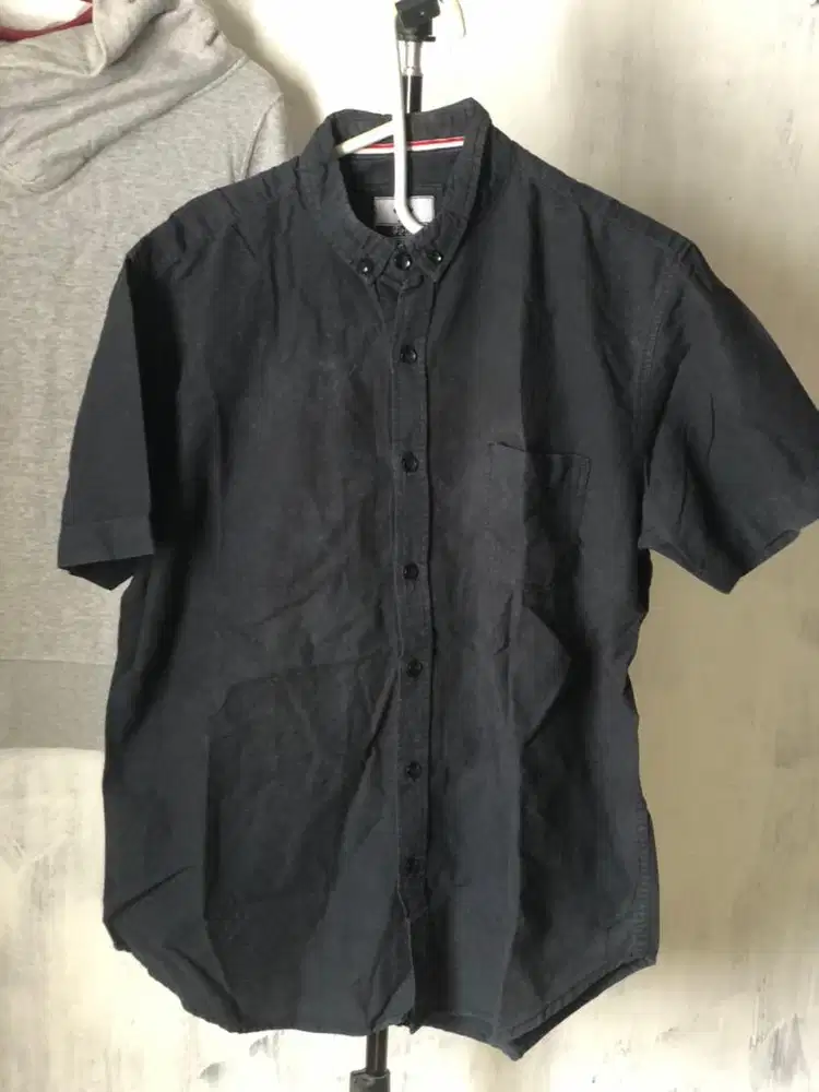 Kemeja hitam pria