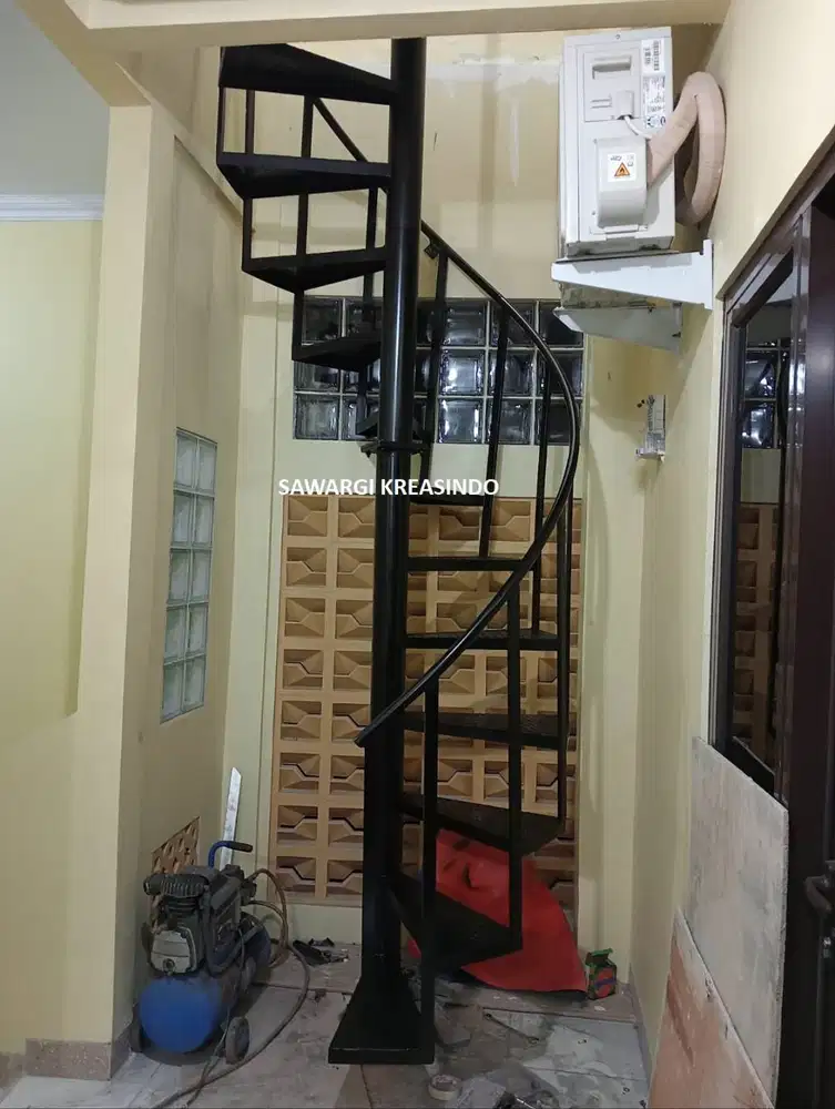 Bengkel Las Tangga Spiral Besi untuk Rumah & Mezzanine