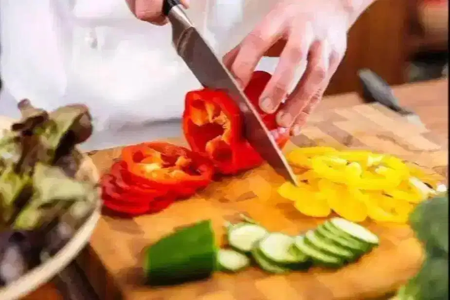 DICARI HELPER CATERING HALAL (GAJI+TUNJANGAN=4JT/BULAN)