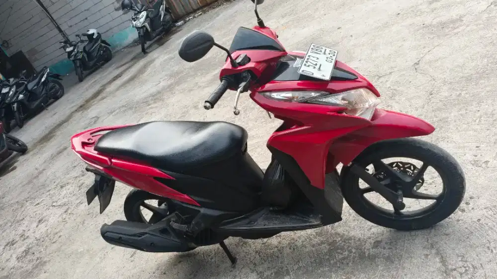 Vario 125 kzr merah