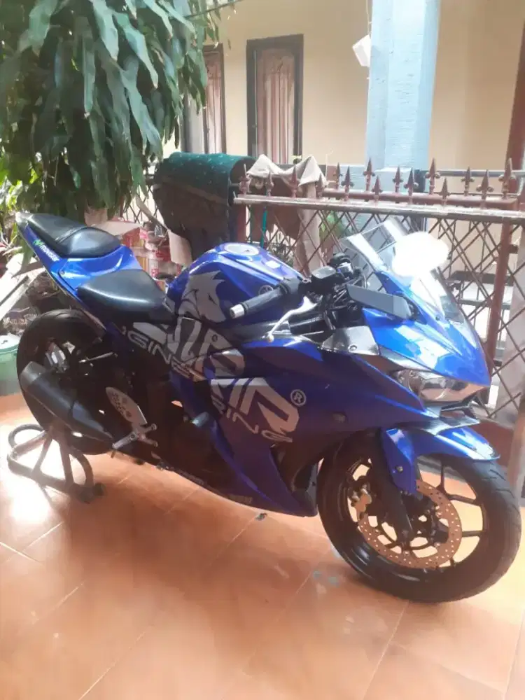 Yamaha R25 2017 Movistar