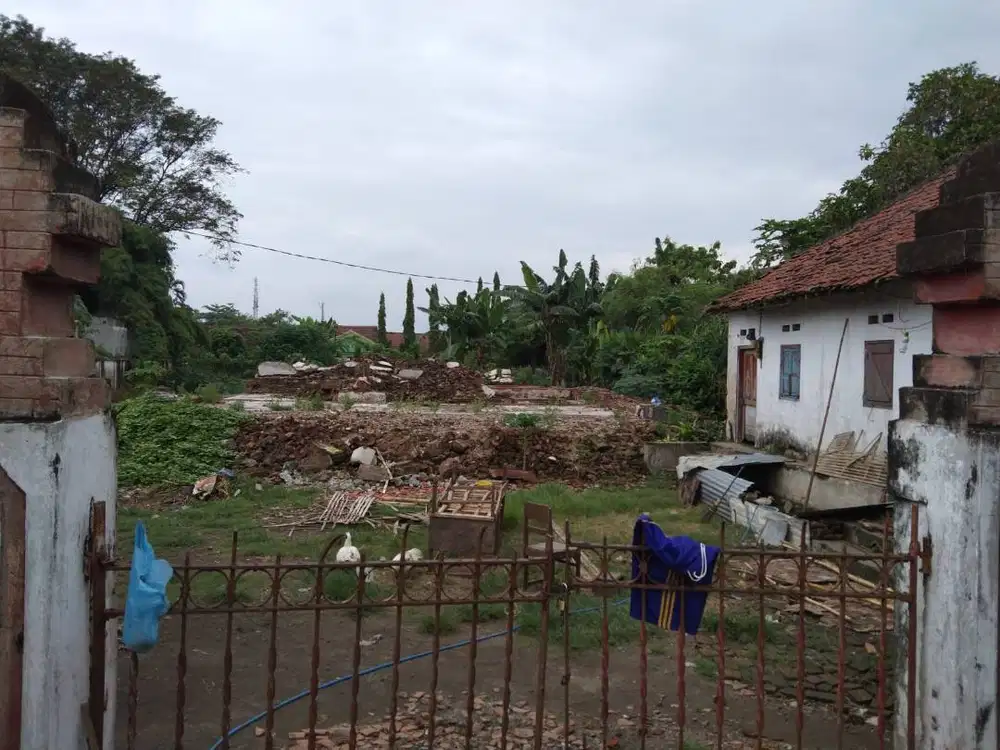 Dijual Tanah SHM Strategis 1854 m² di Pinggir Jalan Utama Ploso, Jatim