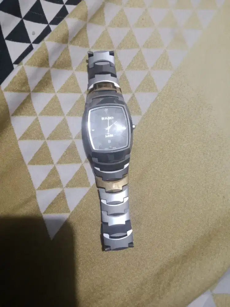 Jam tangan RADO