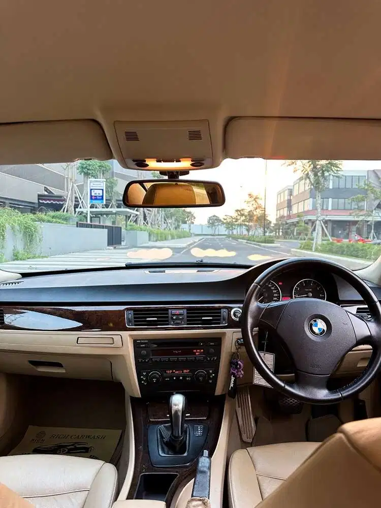 BMW 320i 2005 Bensin