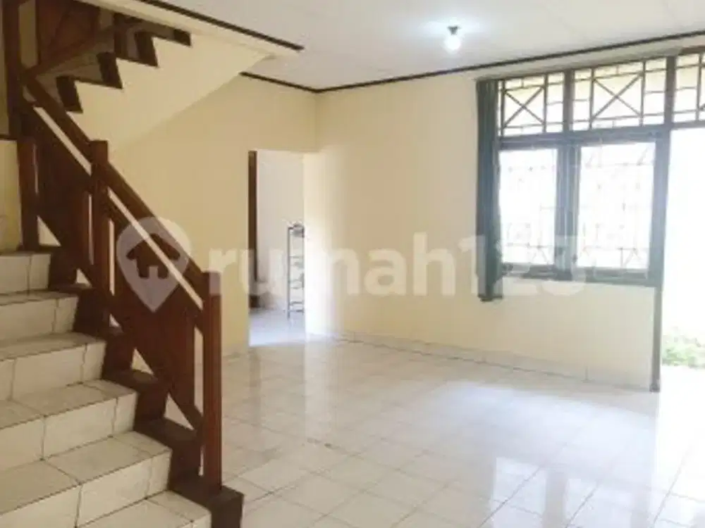 Rumah 2 Lantai Bagus Unfurnished SHM di Cluster Lantana , Tangerang