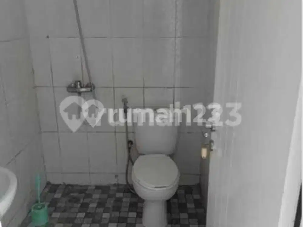 Rumah 2 Lantai Bagus SHM di Cluster Vienna, Tangerang