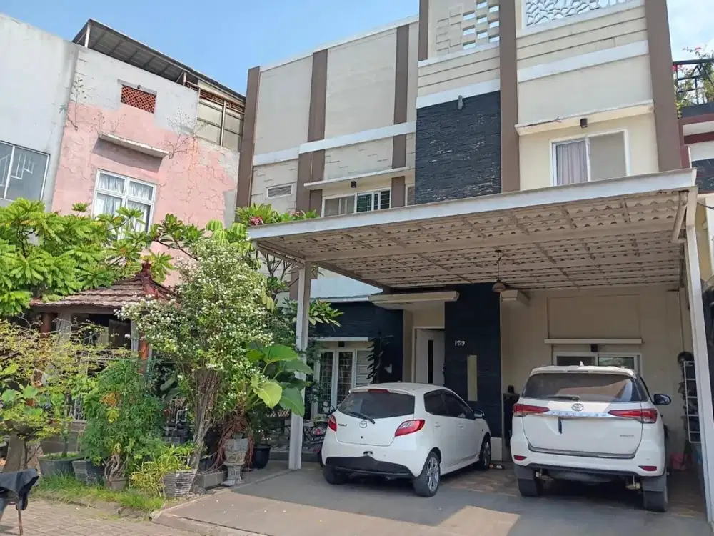 Dijual Rumah Cantik 2,5 Lantai di Citragran