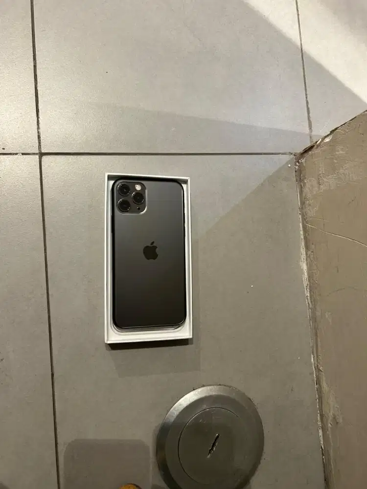 Iphone 11 pro 256gb berwarna grey