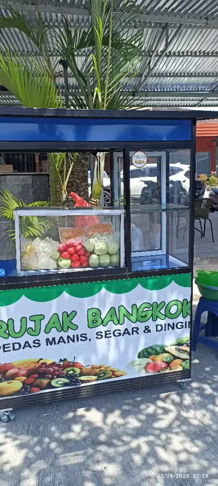 Dicari karyawati untuk jaga stand