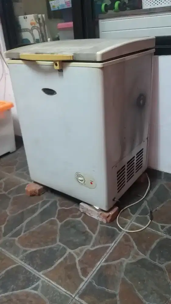 Chest Freezer Frigigate 100L Irit Listrik - Dingin Beku Siap Pakai