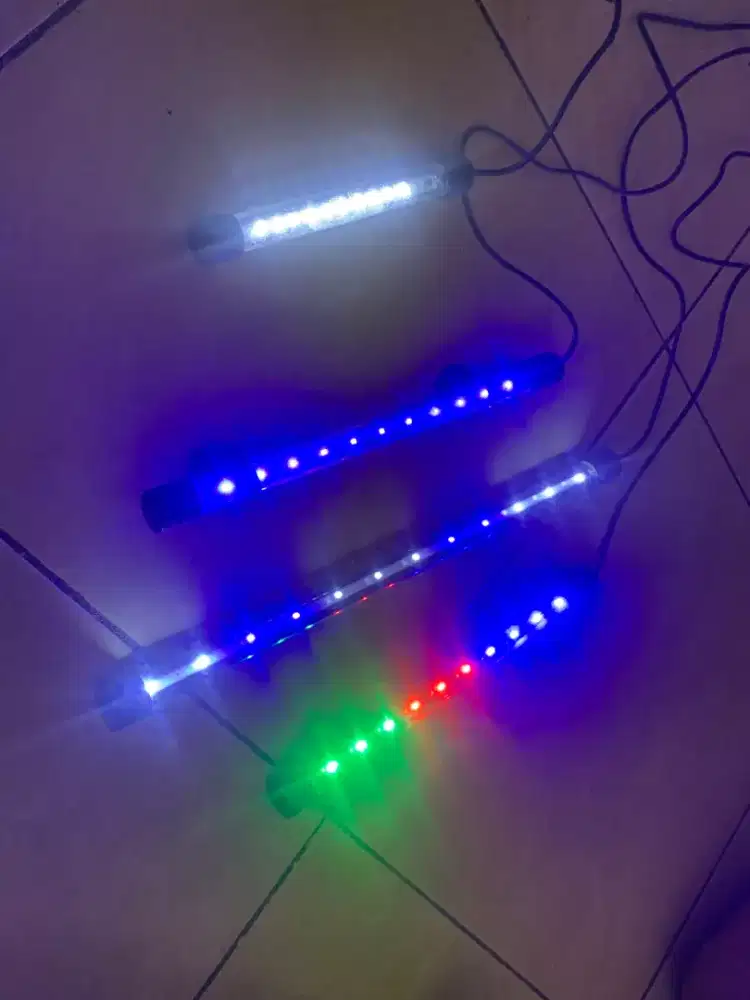 Lampu hias akuarium