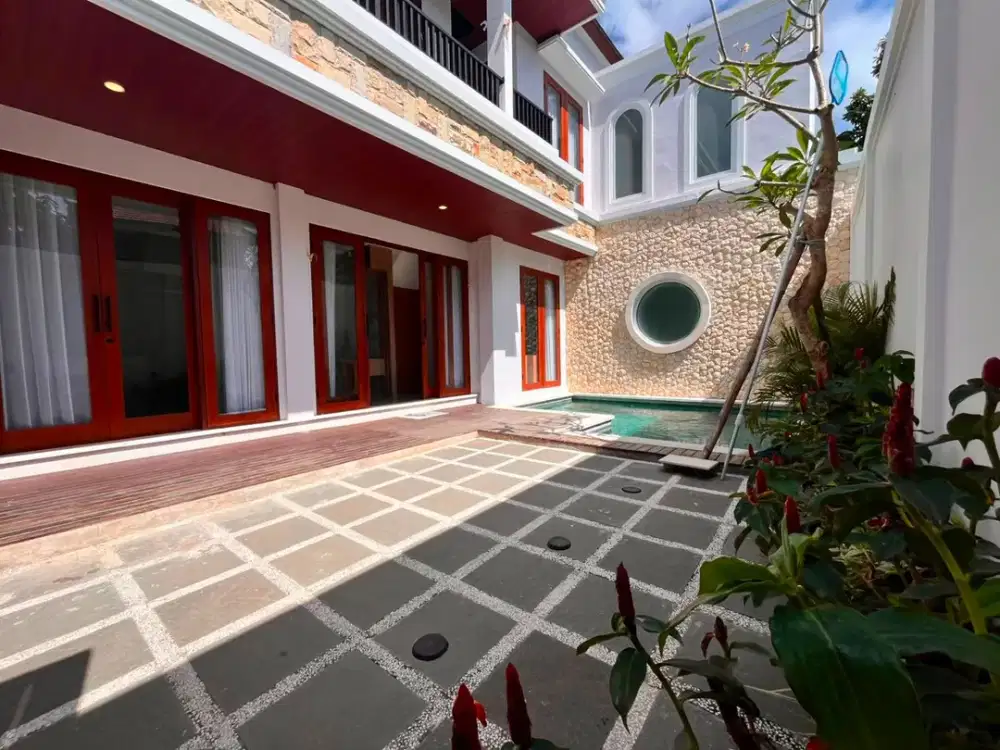 BRAND NEW MODERN VILLA UNGASAN