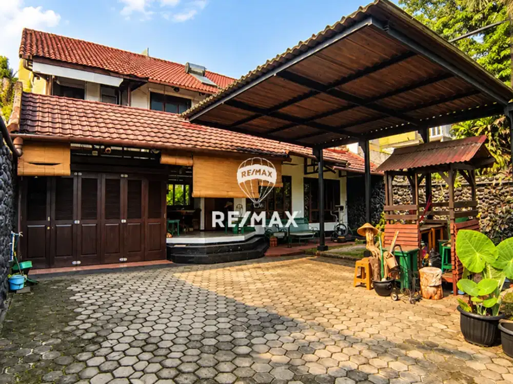DIJUAL RUMAH ASRI BERGAYA KLASIK DI LOKASI STRATEGIS LEBAK BULUS JAKARTA SELATAN