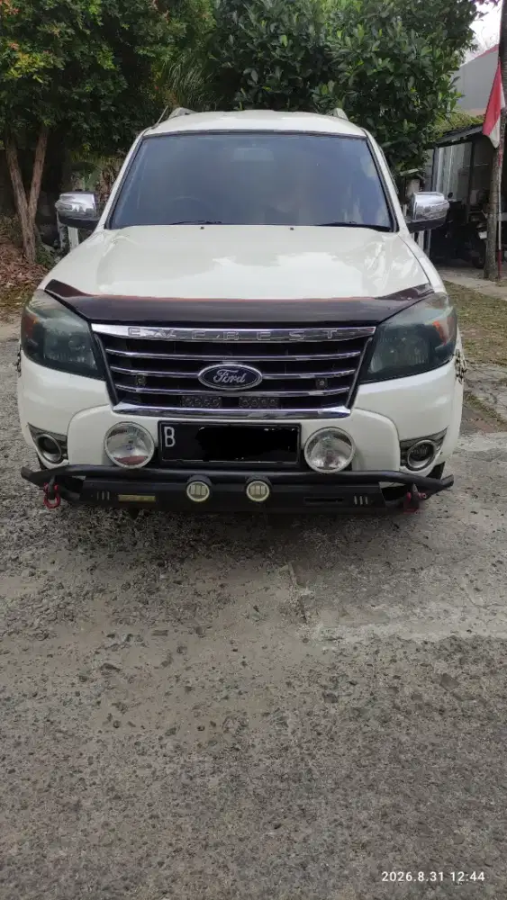 Dijual Ford Everest 2.5 XLT solar AT