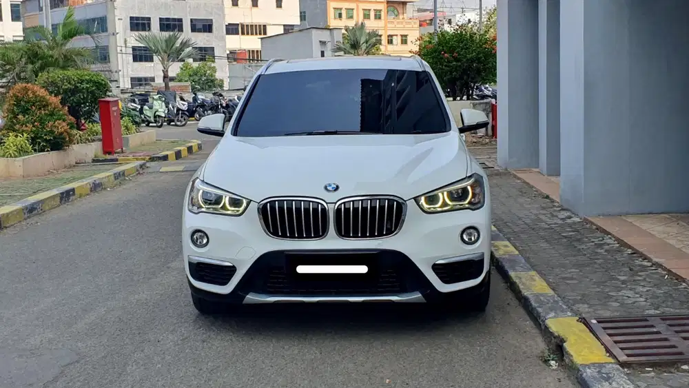Bmw x1 sdrvie xline 2019 putih