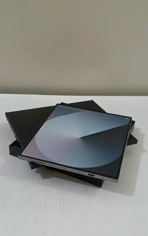 samsung Z fold 6 12/512,belum pernah bongkar,no minus ,fulset,seken