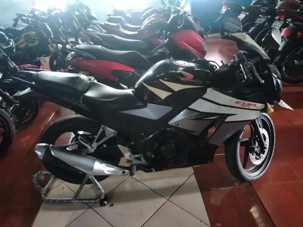 Honda CBR 150 2015