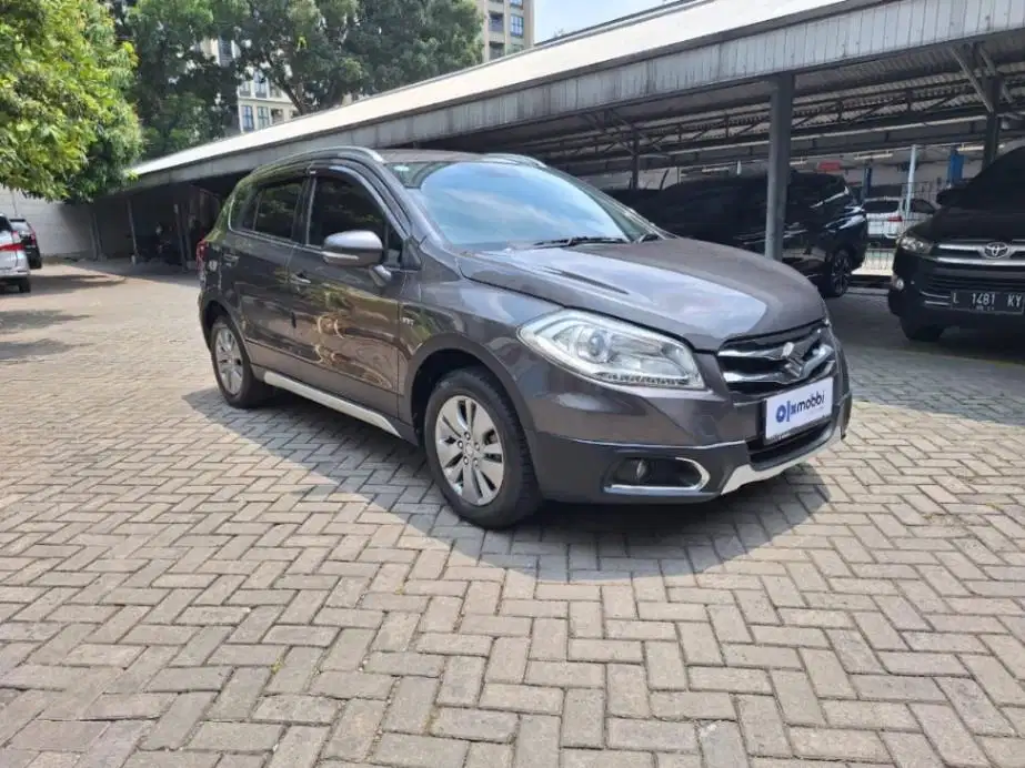 DP MURAH Suzuki SX4 1.5 S-Cross Bensin-MT 2016 Abu-Abu CKFKB