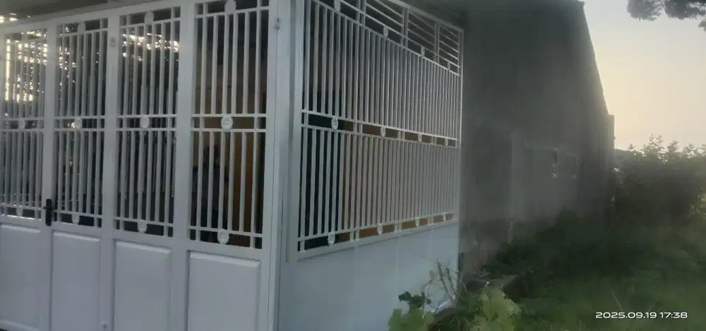 Kerangkeng dan pintu lipat