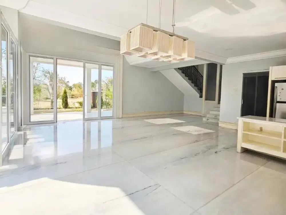 Disewakan Town house Lotus PIK View Danau uk216m2 3br At Jakarta Utara