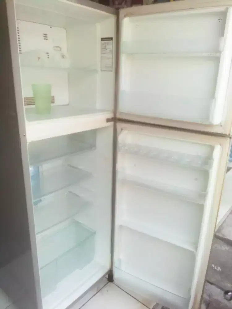 Dijual kulkas 2 pintu merk glacio normal