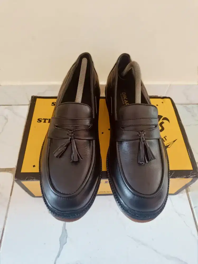 Sepatu Loafers size 43 original not Bally Dr Martens Formal Casual