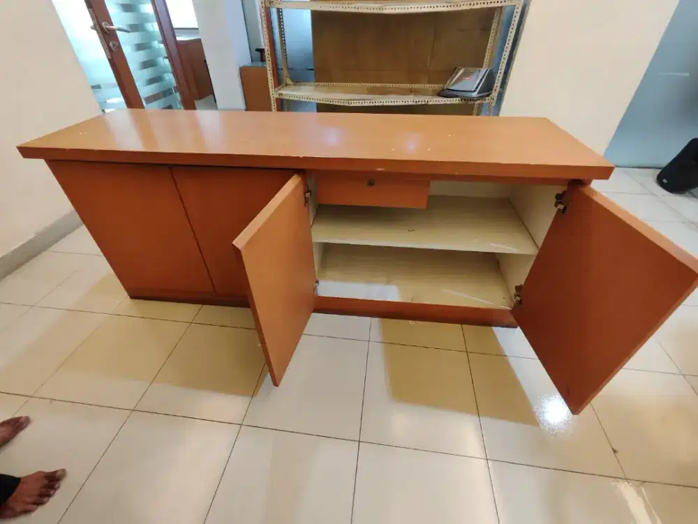 Credanza bufet kantor bahan multipleks tbal lapisan veneer Bekas Rp550