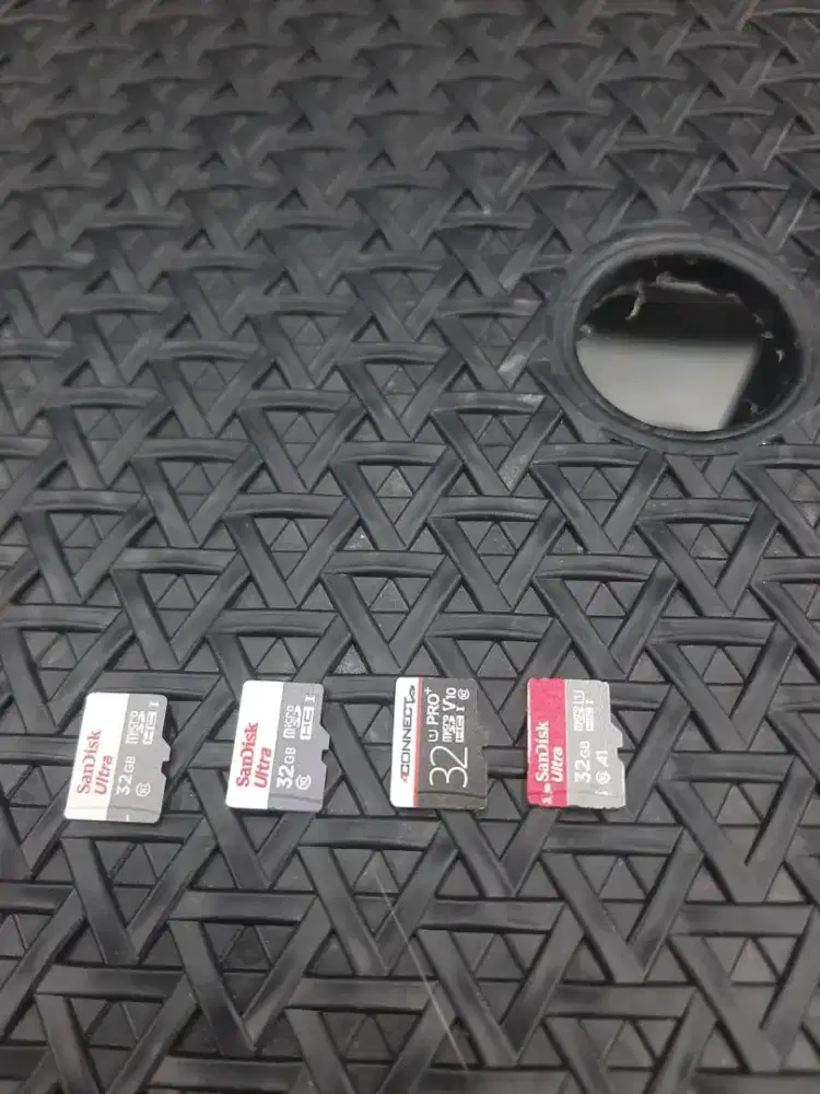 SD Card Sandisk 32gb dan 4Connect 32gb