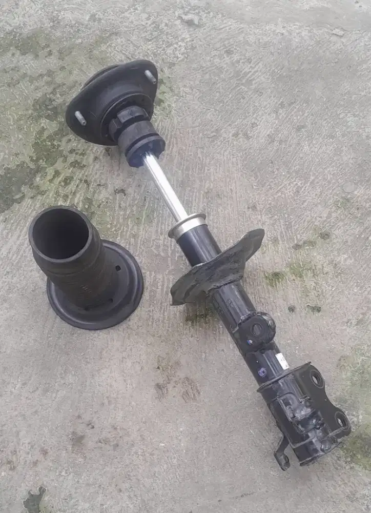 Shock absorber Avanza 2020 genuine kondisi masih bagus